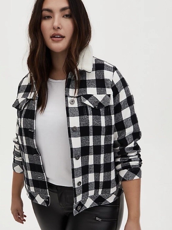 torrid Jackets & Blazers - Torrid Black Plaid Brushed Twill & Faux Fur Collar Trucker Jacket Size 0 (Large)